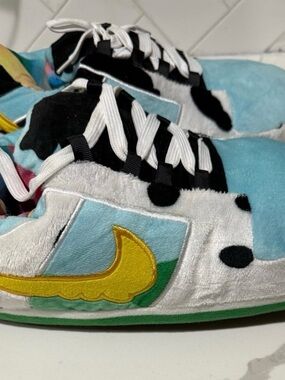 Plush Light Blue and White Men's Sneakers with Yellow Swoosh Accent